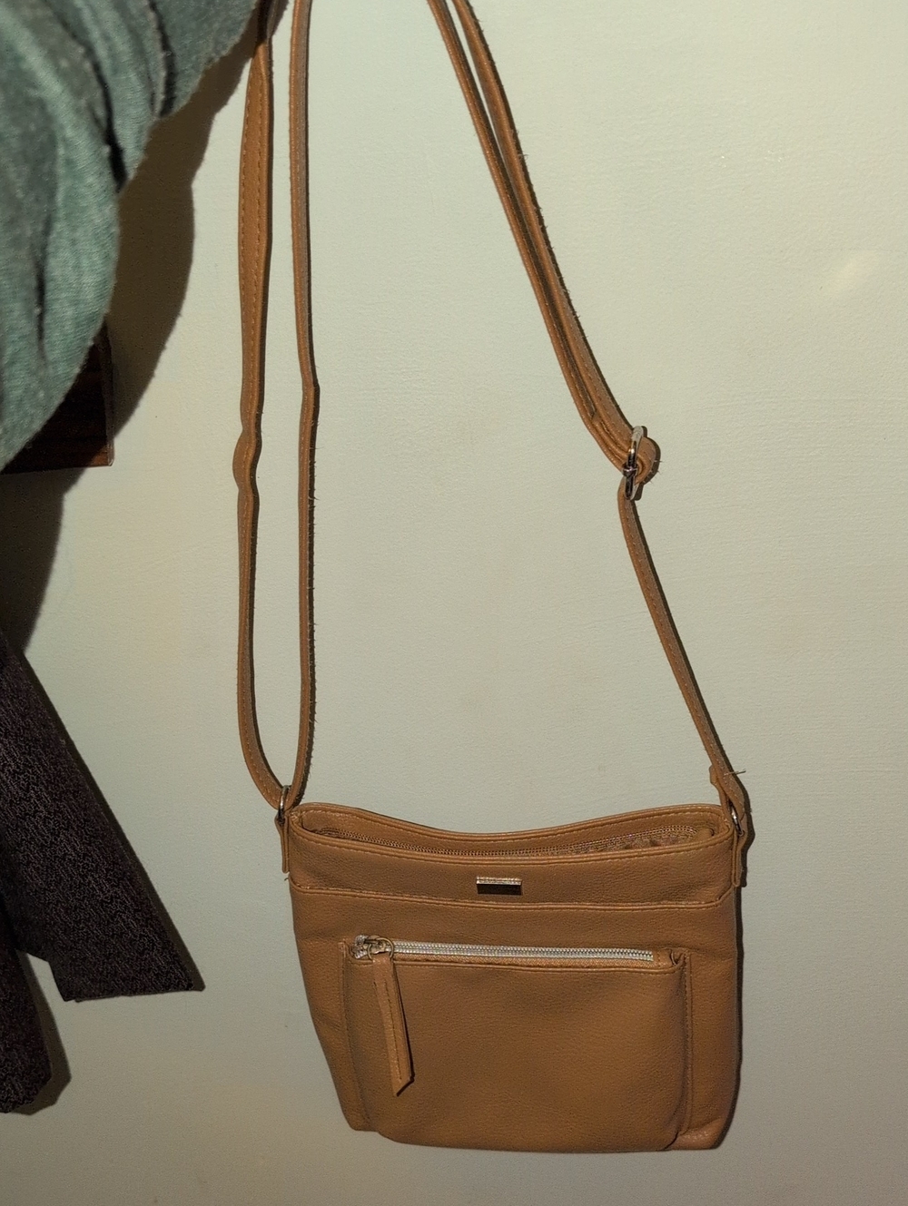 Tan Crossbody/Shoulder Bag - Everyday Casual Handbag